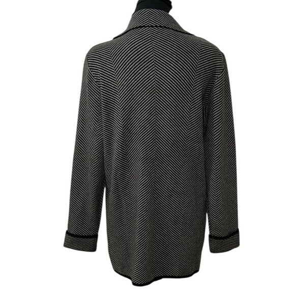 Kathy Ireland Plaid Gray/Black Open Front Sweater Blazer(Size Medium) - Picture 3 of 8